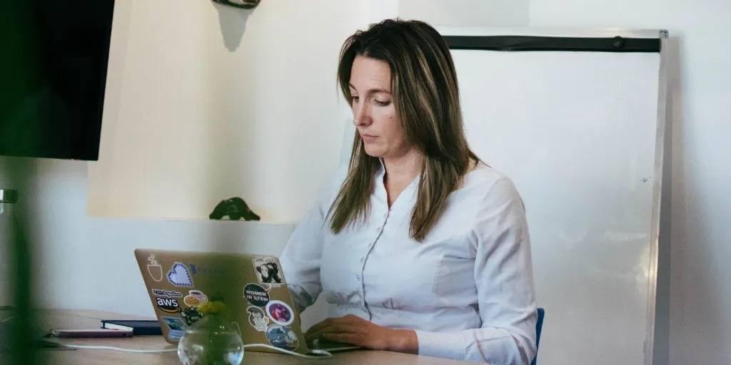 Mecanismos de Control de Costos y límites de consumo de aprendiz: transparencia y eficiencia en el uso de la IA educativa